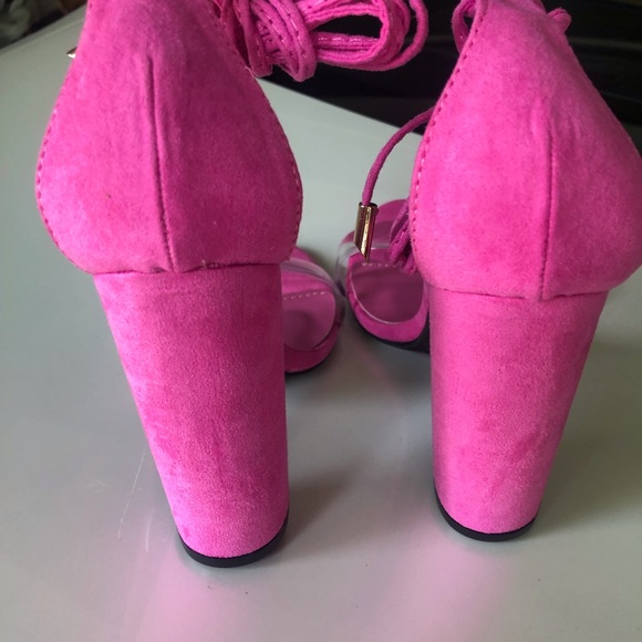 New Fashion Nova pink suede sandals - Picture 3 of 5